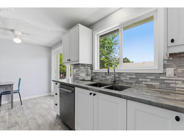 1808 Nw 94th St, Vancouver, WA 98665