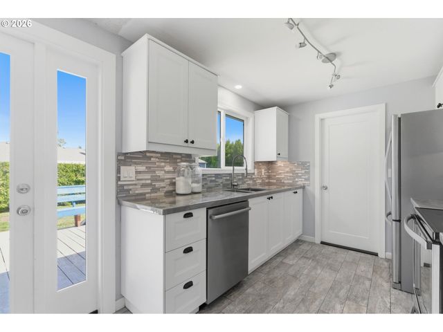 1808 Nw 94th St, Vancouver, WA 98665