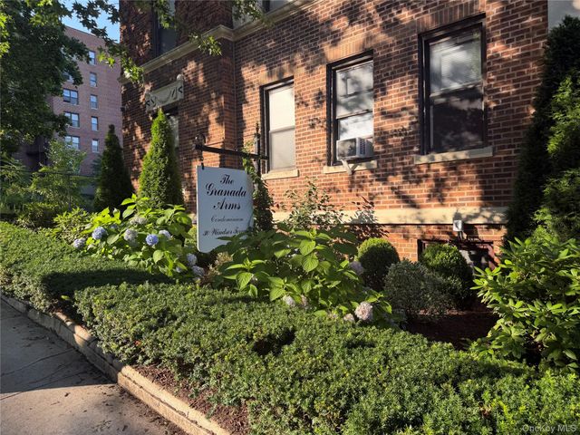 30 Windsor Terrace 2D, White Plains, NY 10601