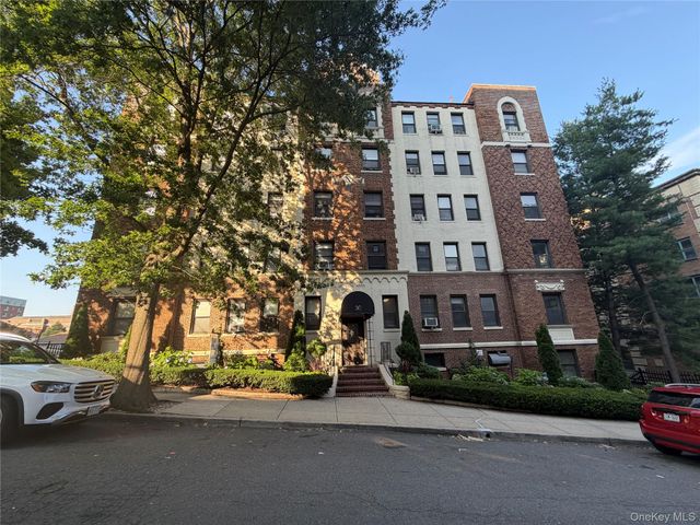30 Windsor Terrace 2D, White Plains, NY 10601