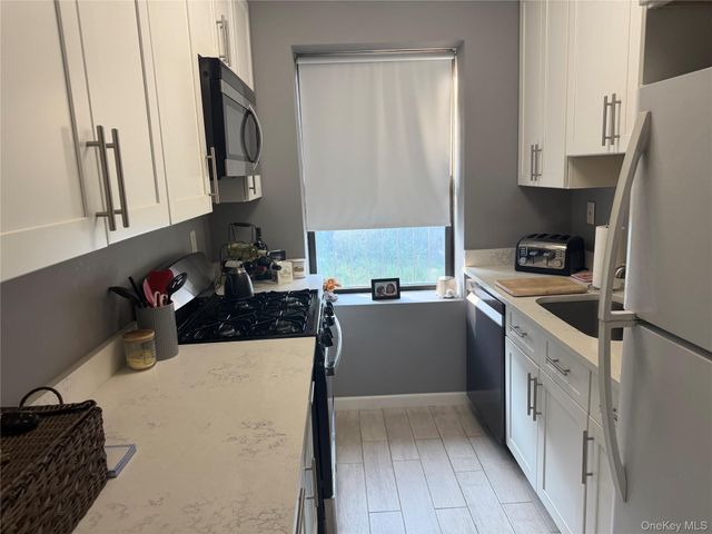 30 Windsor Terrace 2D, White Plains, NY 10601