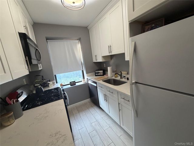 30 Windsor Terrace 2D, White Plains, NY 10601