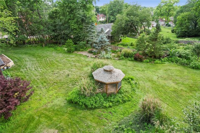 E Court Street, Iowa City, IA 53345