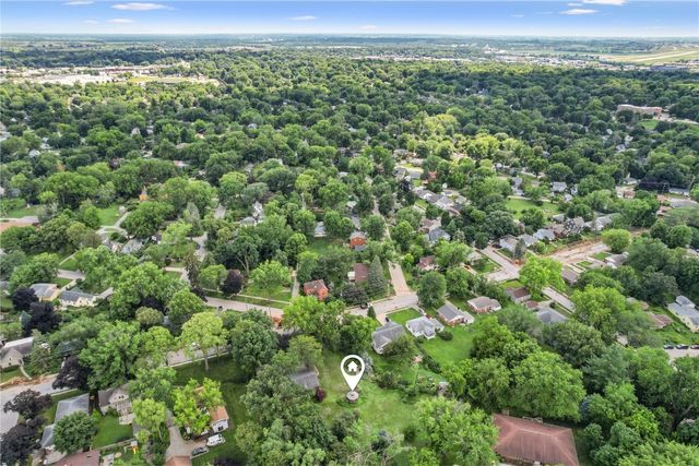 E Court Street, Iowa City, IA 53345