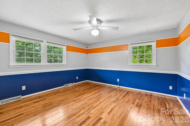 8417 Rolling Hills Avenue, Hickory, NC 28602