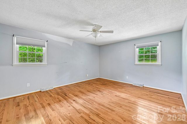8417 Rolling Hills Avenue, Hickory, NC 28602