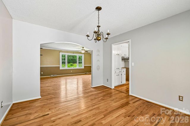 8417 Rolling Hills Avenue, Hickory, NC 28602
