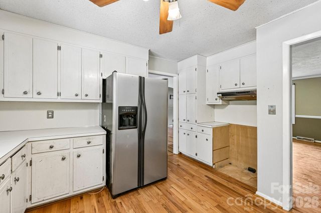 8417 Rolling Hills Avenue, Hickory, NC 28602