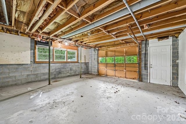 8417 Rolling Hills Avenue, Hickory, NC 28602