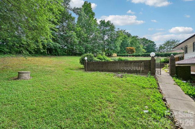 8417 Rolling Hills Avenue, Hickory, NC 28602