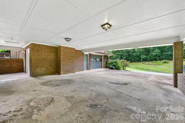 8417 Rolling Hills Avenue, Hickory, NC 28602