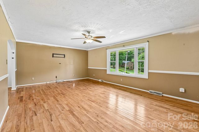 8417 Rolling Hills Avenue, Hickory, NC 28602
