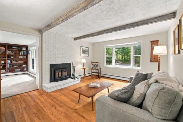 52 W Elm St, Hopkinton, MA 01748