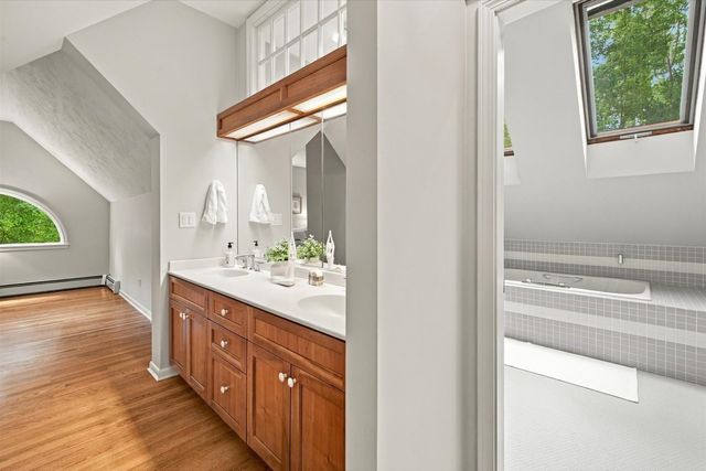 52 W Elm St, Hopkinton, MA 01748
