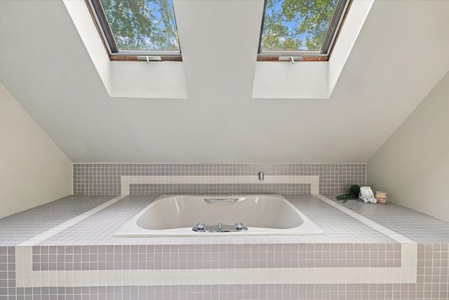 52 W Elm St, Hopkinton, MA 01748