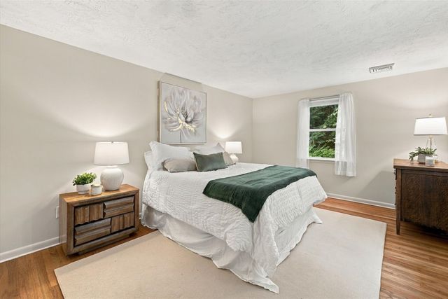 52 W Elm St, Hopkinton, MA 01748