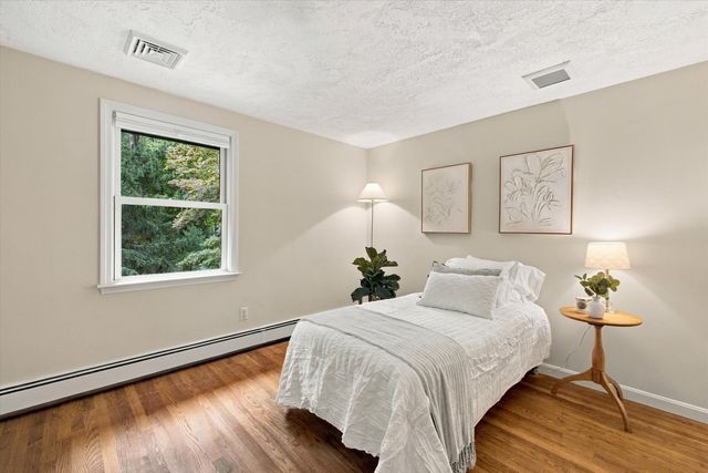 52 W Elm St, Hopkinton, MA 01748