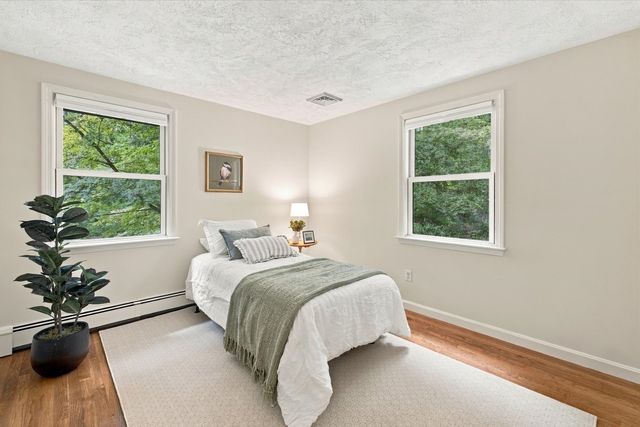 52 W Elm St, Hopkinton, MA 01748