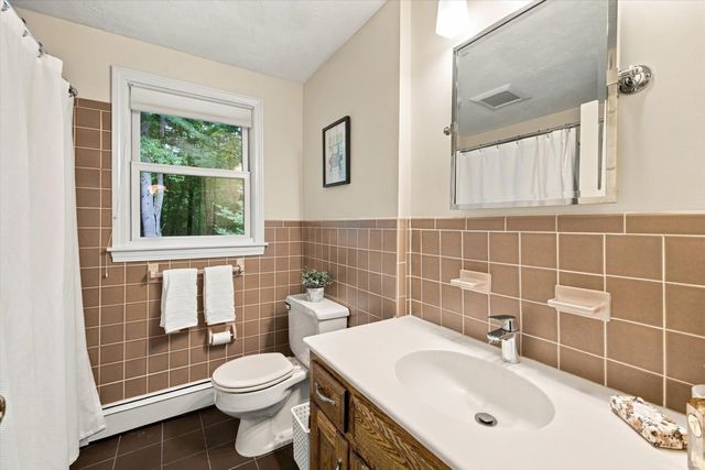 52 W Elm St, Hopkinton, MA 01748
