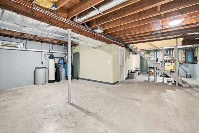 52 W Elm St, Hopkinton, MA 01748