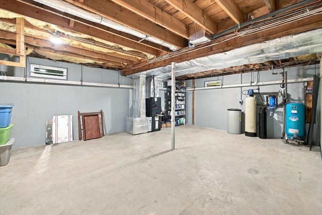 52 W Elm St, Hopkinton, MA 01748