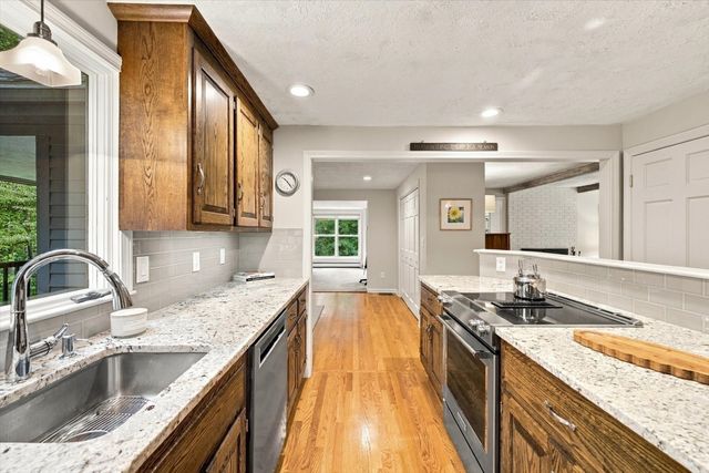 52 W Elm St, Hopkinton, MA 01748