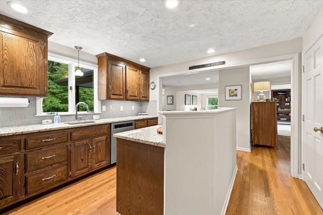 52 W Elm St, Hopkinton, MA 01748