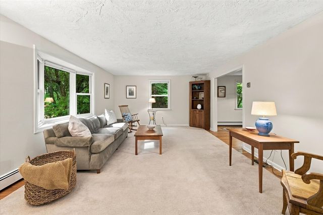 52 W Elm St, Hopkinton, MA 01748