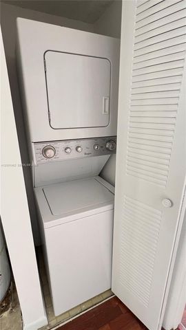 771 N Pine Island Rd 211, Plantation, FL 33324