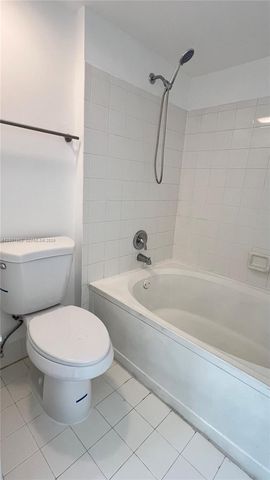 771 N Pine Island Rd 211, Plantation, FL 33324