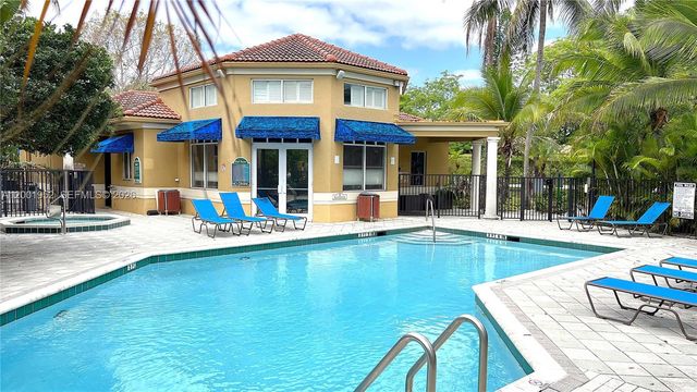 771 N Pine Island Rd 211, Plantation, FL 33324