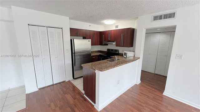 771 N Pine Island Rd 211, Plantation, FL 33324