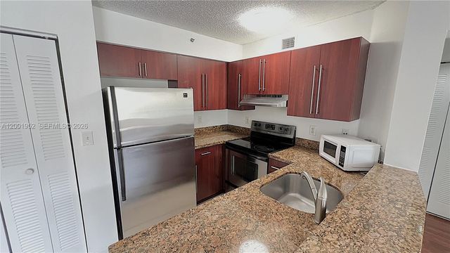 771 N Pine Island Rd 211, Plantation, FL 33324