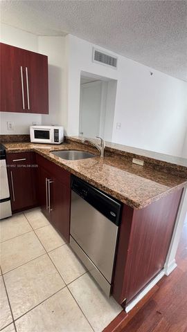 771 N Pine Island Rd 211, Plantation, FL 33324