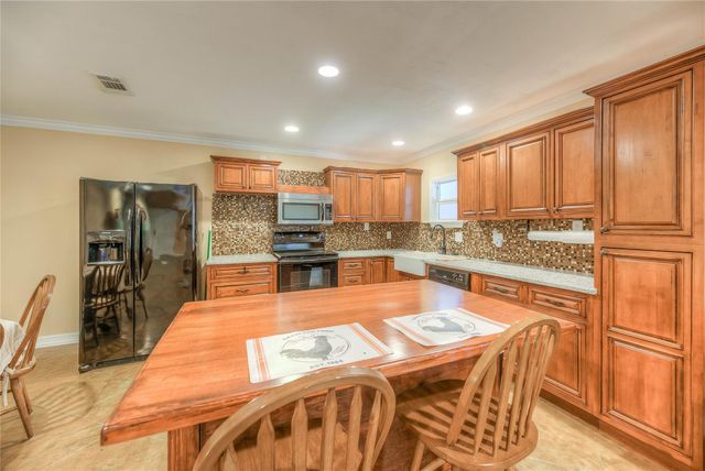 120 Harbor Light Drive, Livingston, TX 77351