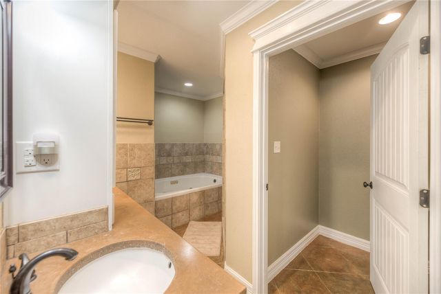 120 Harbor Light Drive, Livingston, TX 77351