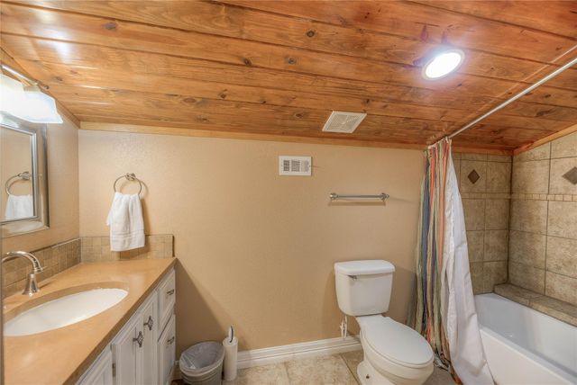 120 Harbor Light Drive, Livingston, TX 77351