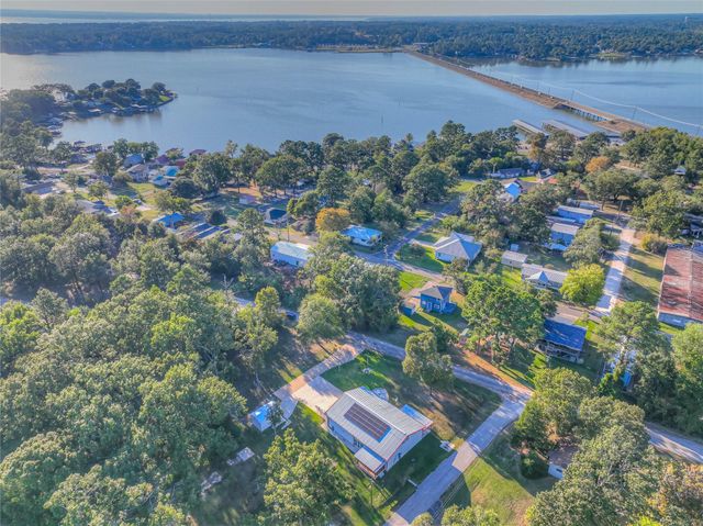 120 Harbor Light Drive, Livingston, TX 77351