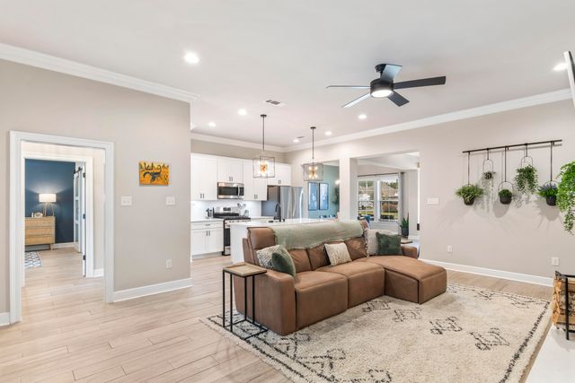 222 Campfire Cove, Freeport, FL 32439