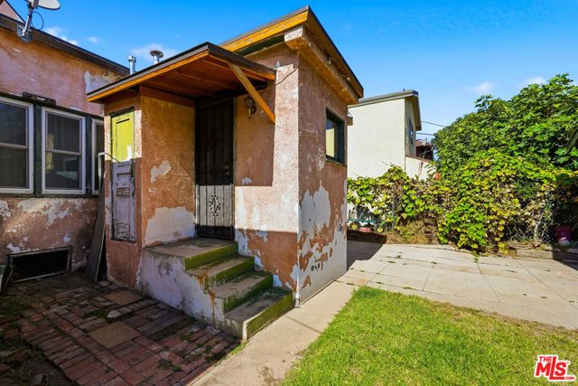 1760 W 24th Street, Los Angeles, CA 90018