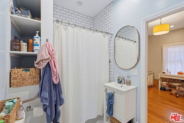 1760 W 24th Street, Los Angeles, CA 90018