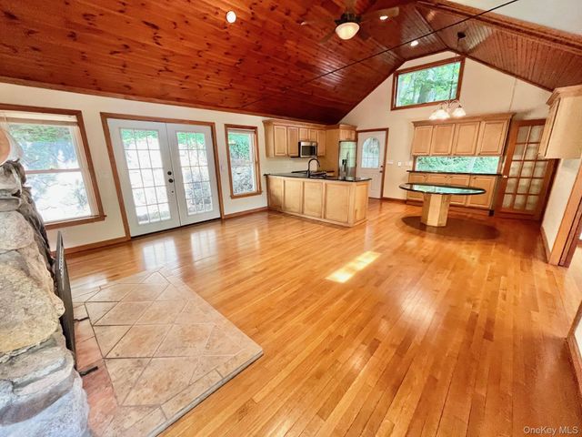 8 Anton Place, Lake Peekskill, NY 10537