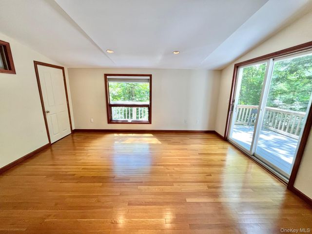 8 Anton Place, Lake Peekskill, NY 10537