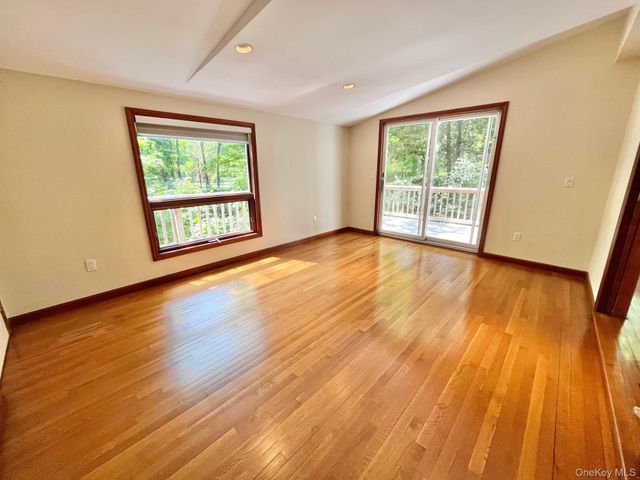 8 Anton Place, Lake Peekskill, NY 10537