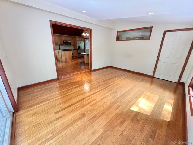 8 Anton Place, Lake Peekskill, NY 10537