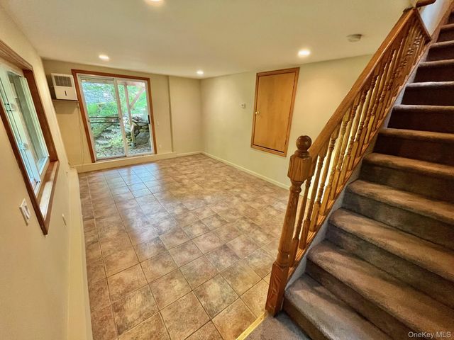 8 Anton Place, Lake Peekskill, NY 10537
