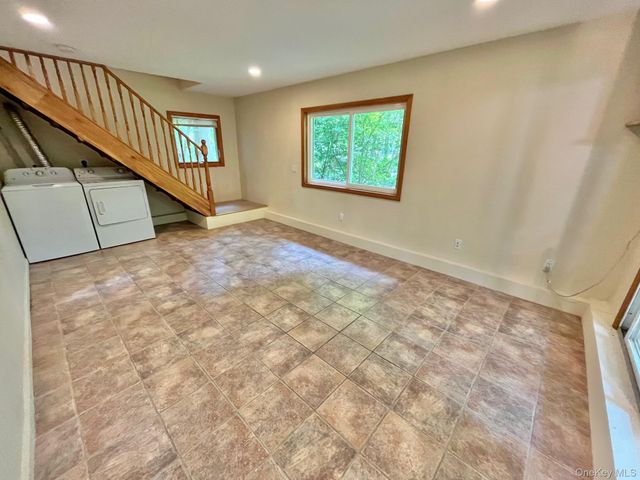 8 Anton Place, Lake Peekskill, NY 10537