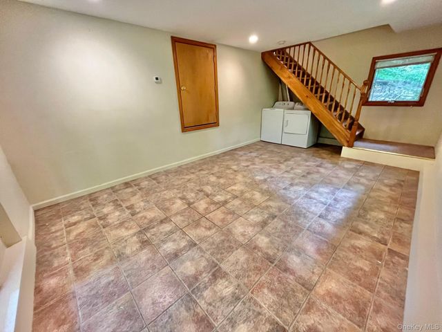 8 Anton Place, Lake Peekskill, NY 10537