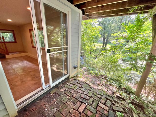 8 Anton Place, Lake Peekskill, NY 10537