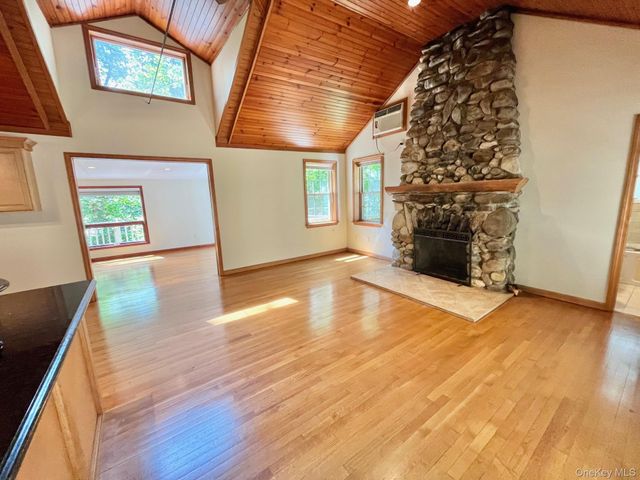 8 Anton Place, Lake Peekskill, NY 10537
